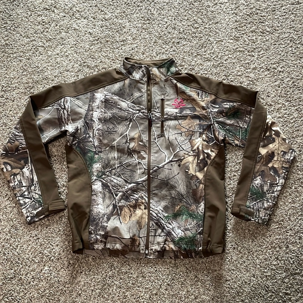 Real tree camouflage women’s jacket.